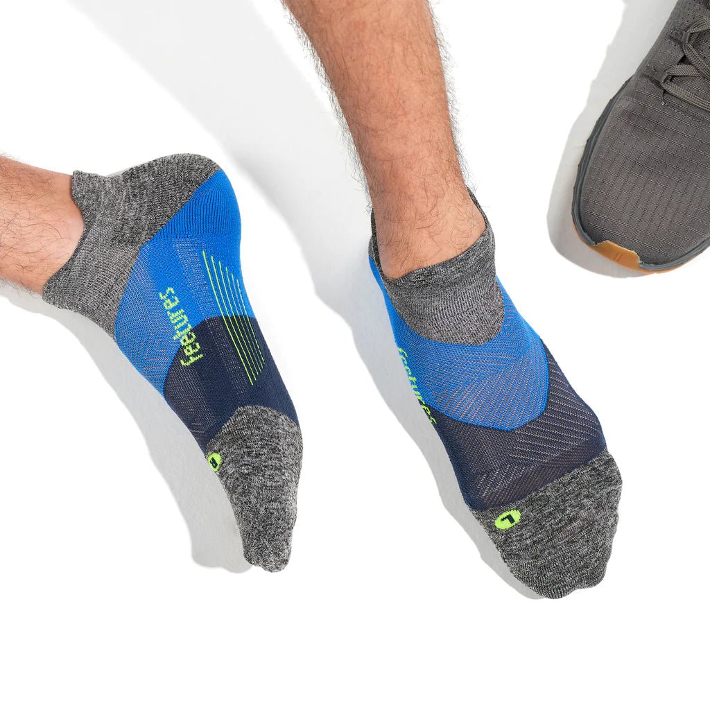 Feetures Elite Light Cushion No Show Tab Socks - Gravity Gray