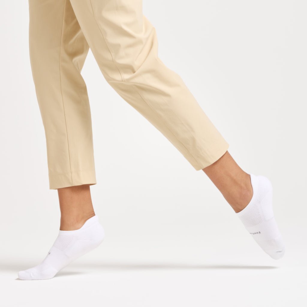 Feetures High Performance Ultra Light No Show Tab Socks - White