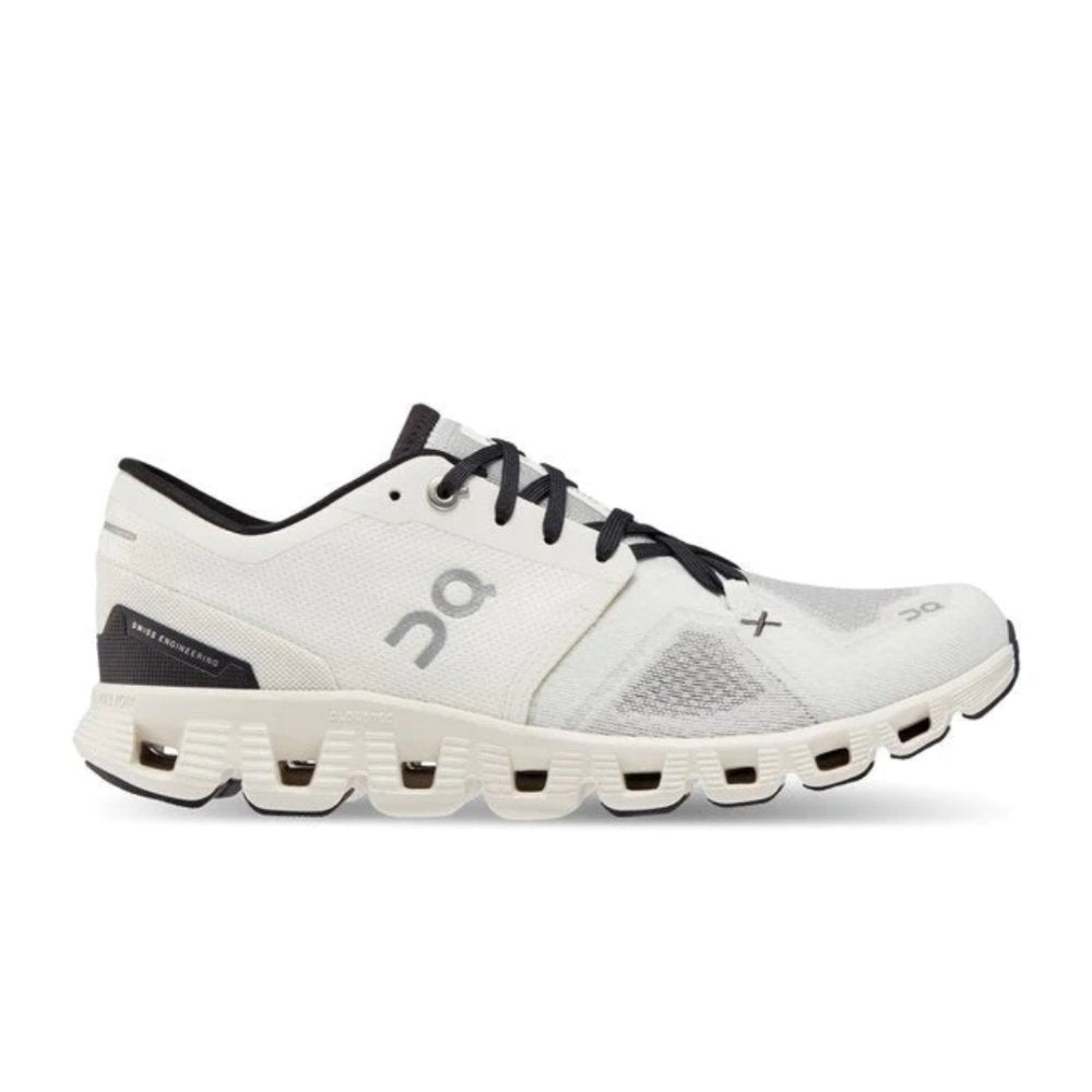 On Women's Cloud X 3 Training Shoes - White/Black